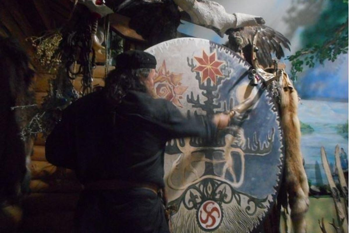 Озеро Светлое в заказнике "Лебединый" + Знакомство с хаски в Центре ездового собаководства и посещение этнокомплекса в с. Полеводка