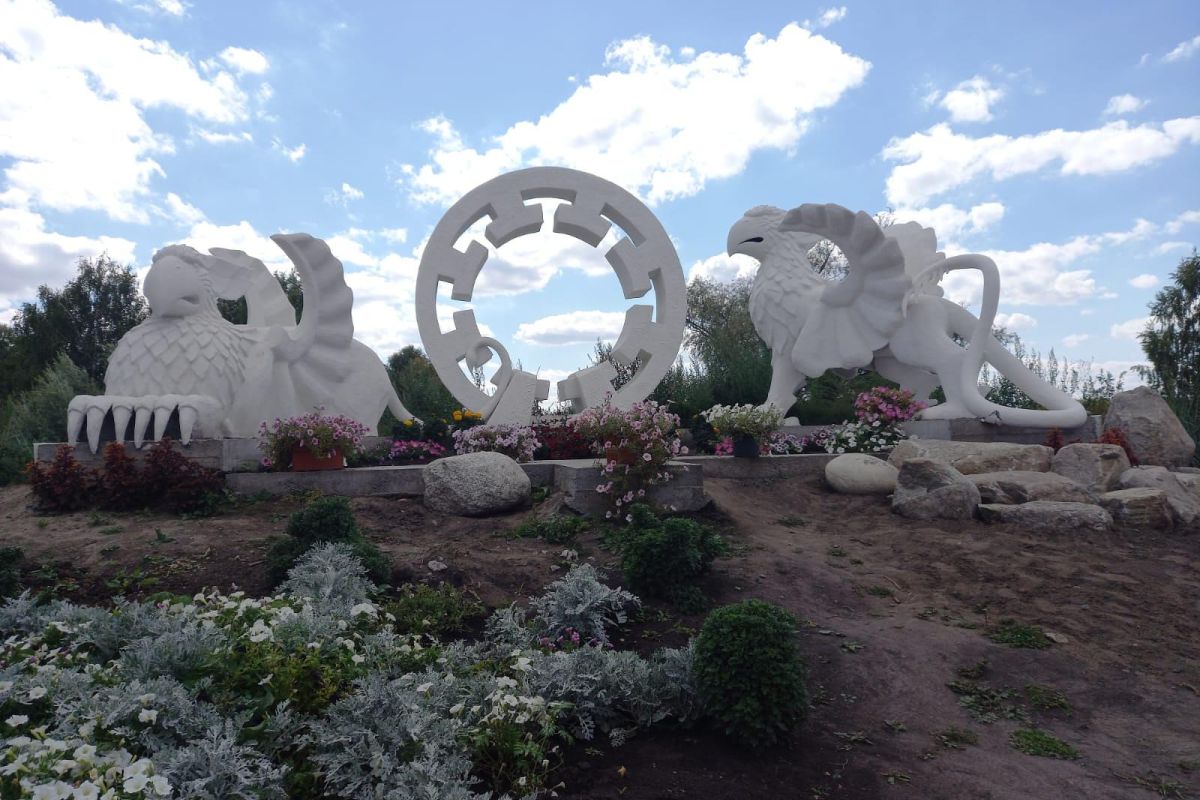 Озеро Светлое в заказнике "Лебединый" + Знакомство с хаски в Центре ездового собаководства и посещение этнокомплекса в с. Полеводка