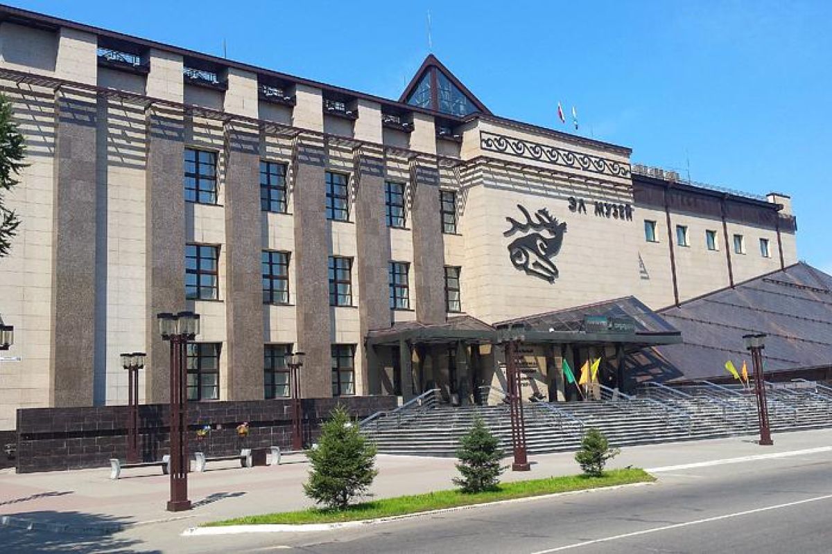 В горной долине город любимый с посещением музея им. Анохина, экскурсия + этнопрограмма с игрой на национальных инструментах и горловым пением