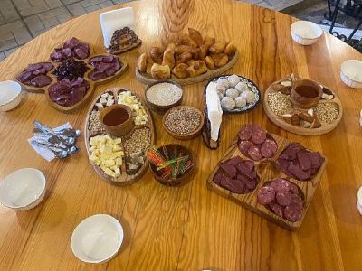 Завтрак с элементами алтайской национальной кухни + экскурсия на Камышлинский водопад +ВК Манжерок