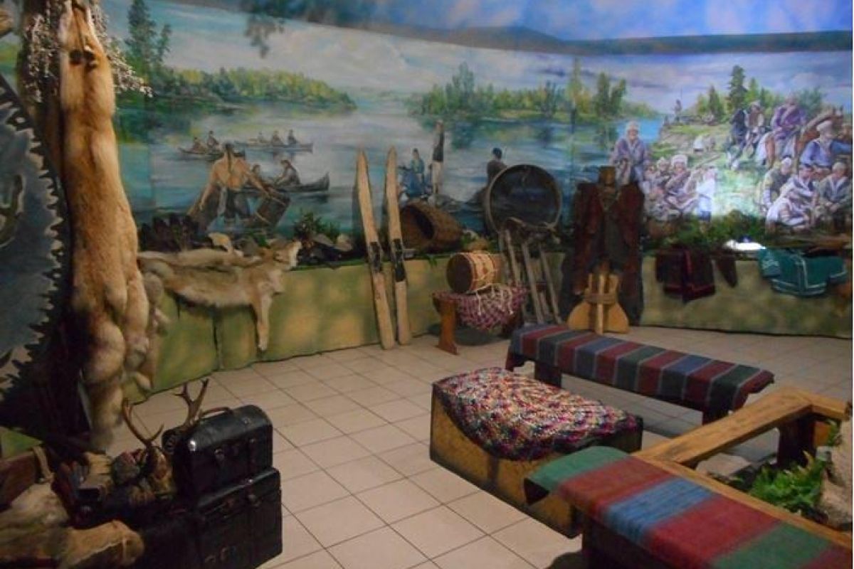 Знакомство с хаски в Центре ездового собаководства + этнокомплекс в с. Полеводка