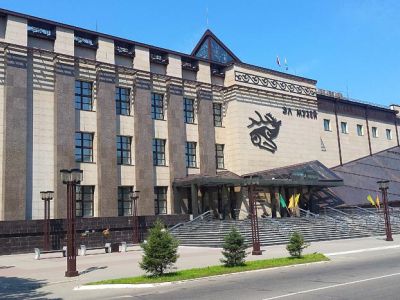 В горной долине город любимый с посещением музея им. Анохина, экскурсия + этнопрограмма с игрой на национальных инструментах и горловым пением